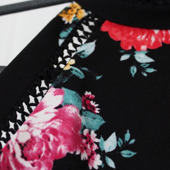 Black Floral Sleeveless dress - Picture 2 of 4